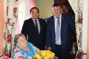 С 90-летним юбилеем поздравили горожанку Антонину Егоровну Фаистову