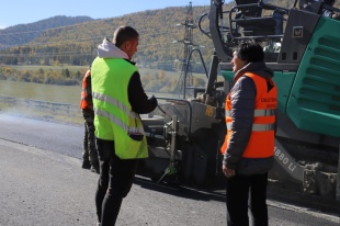 Общественники проинспектировали ход работ на участке автодороги Черга – Беш-Озек – Усть-Кан